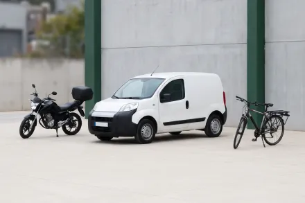 Los medios con los que Rapidísimo atiende cada servicio: motocicleta, vehículo automotor y bicicleta